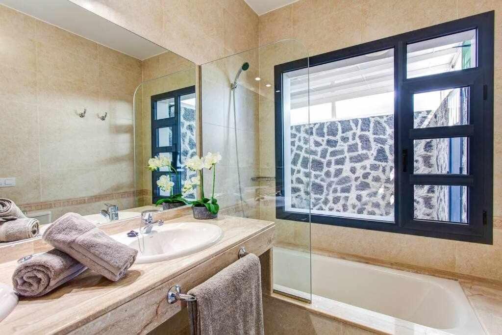 Homu Bianca Fantastica Villa Con Piscina Privad Playa Blanca  Exterior photo